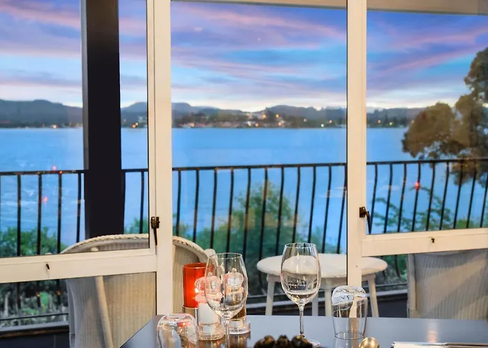 Black Swan Lakeside Boutique Hotel