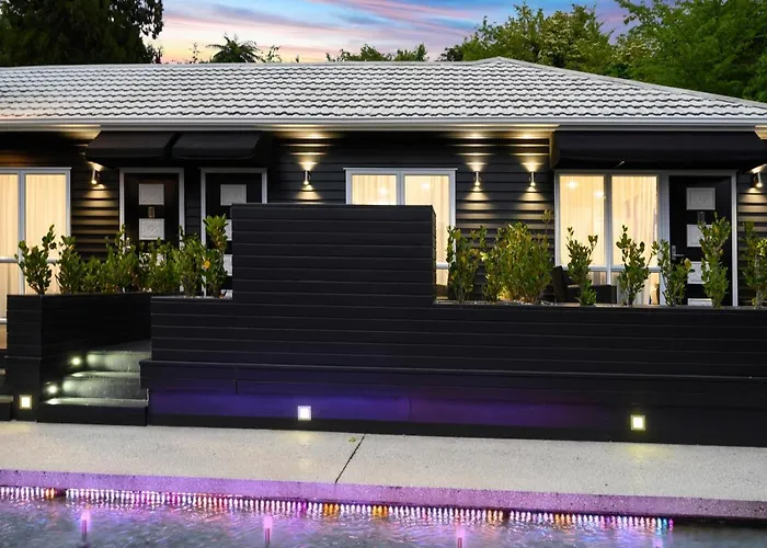 Hotel Black Swan Lakeside Boutique 5*