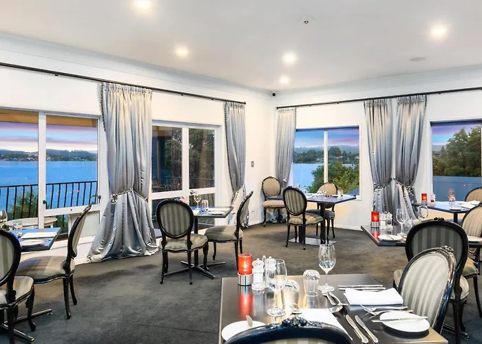 Hotel Black Swan Lakeside Boutique 5*
