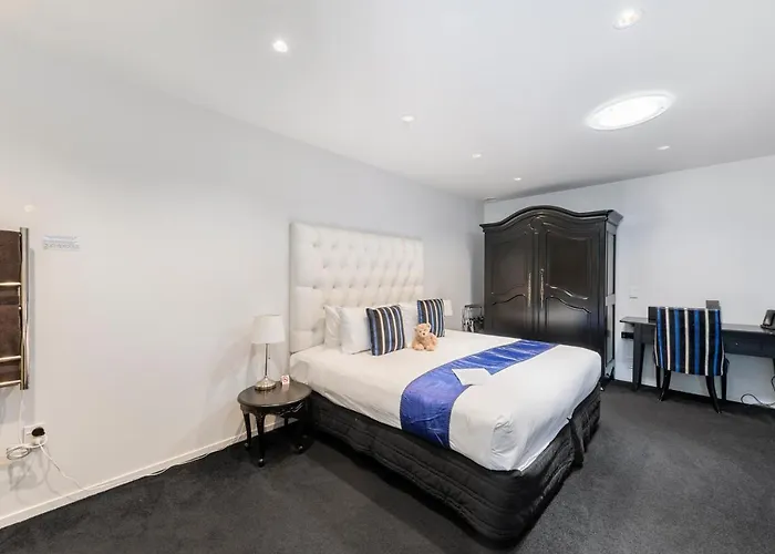 Black Swan Lakeside Boutique Hotel 5*