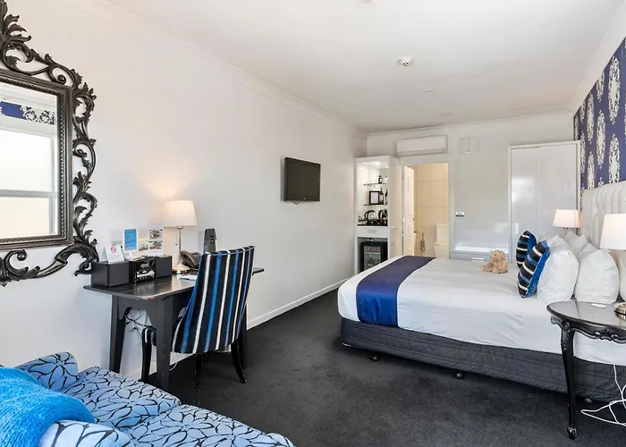Black Swan Lakeside Boutique Hotel 5*