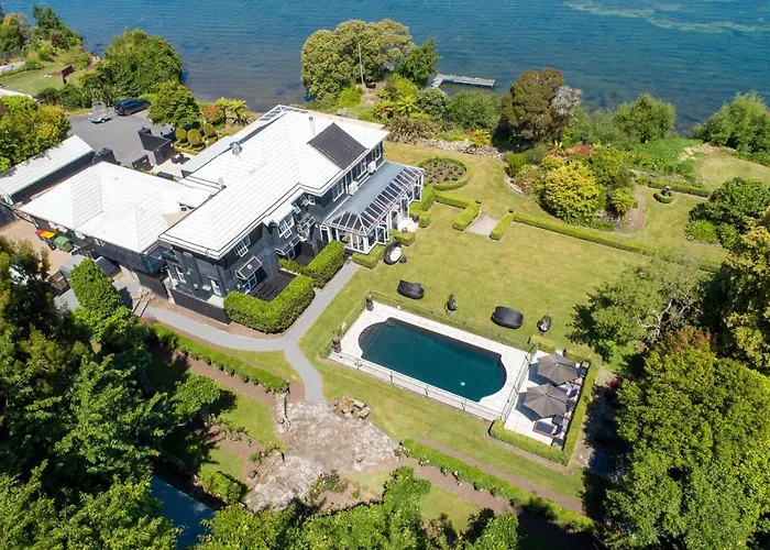 Black Swan Lakeside Boutique 5* Rotorua