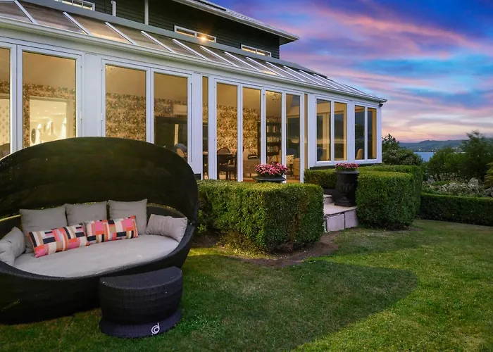 Hotel Black Swan Lakeside Boutique 5*