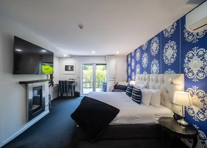 Black Swan Lakeside Boutique Hotel