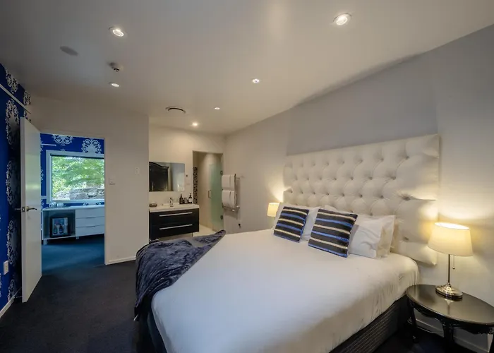 Black Swan Lakeside Boutique Hotel