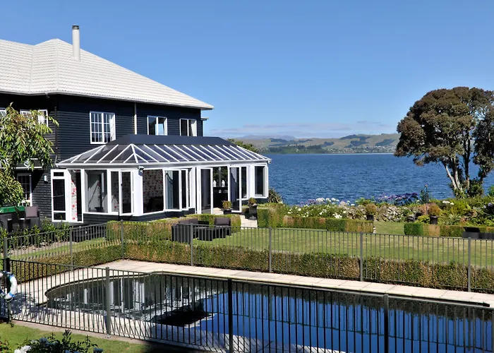 Black Swan Lakeside Boutique