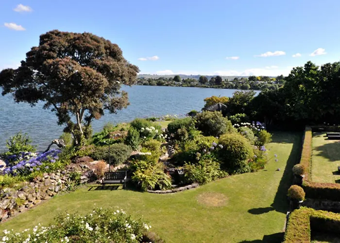 Black Swan Lakeside Boutique Hotel 5*