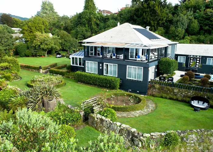 Black Swan Lakeside Boutique Hotel 5*