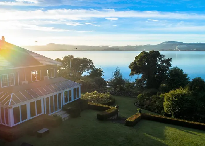 Black Swan Lakeside Boutique 5*