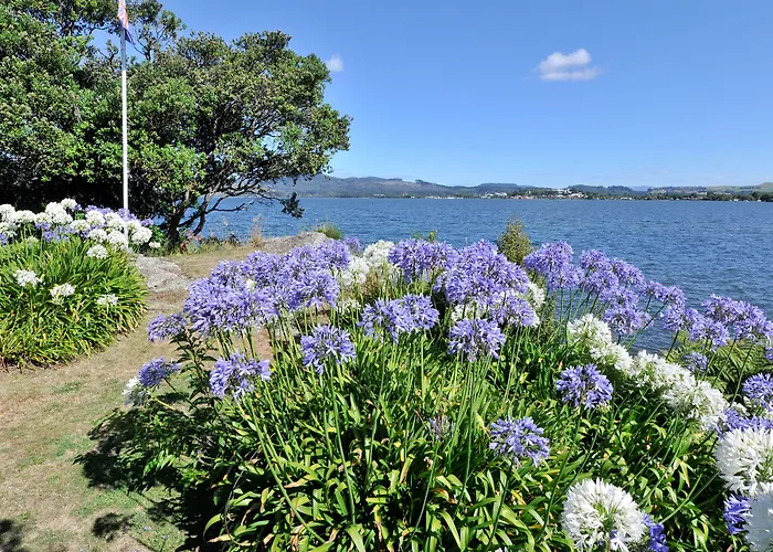Black Swan Lakeside Boutique Hotel