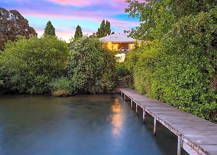 Black Swan Lakeside Boutique