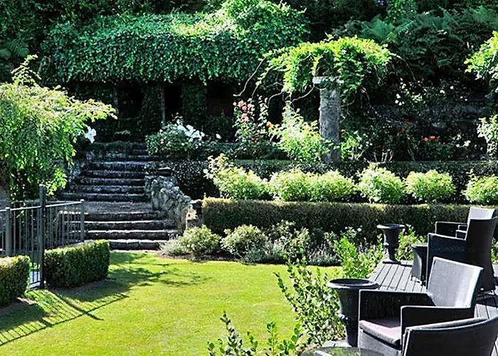 Black Swan Lakeside Boutique Hotel