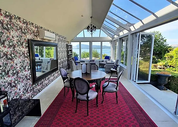 Black Swan Lakeside Boutique Hotel