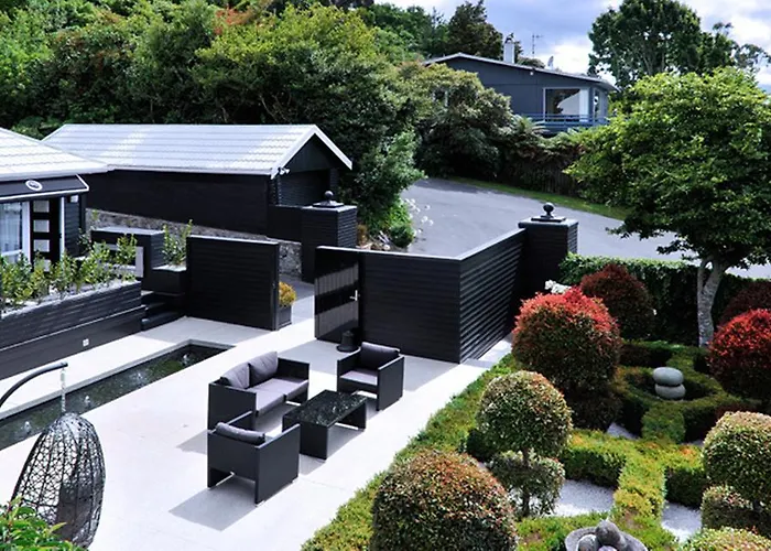 Hotel Black Swan Lakeside Boutique 5*